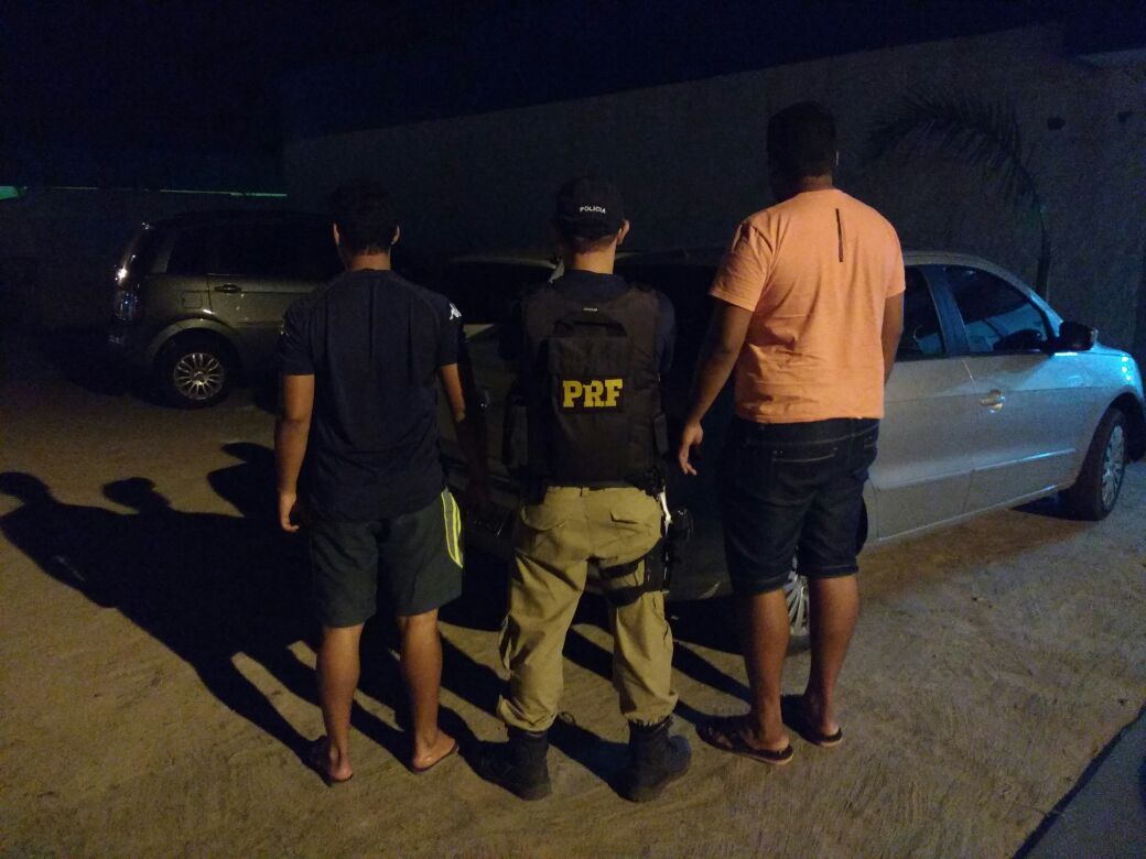 Presos pela PRF com carro roubado em Picos