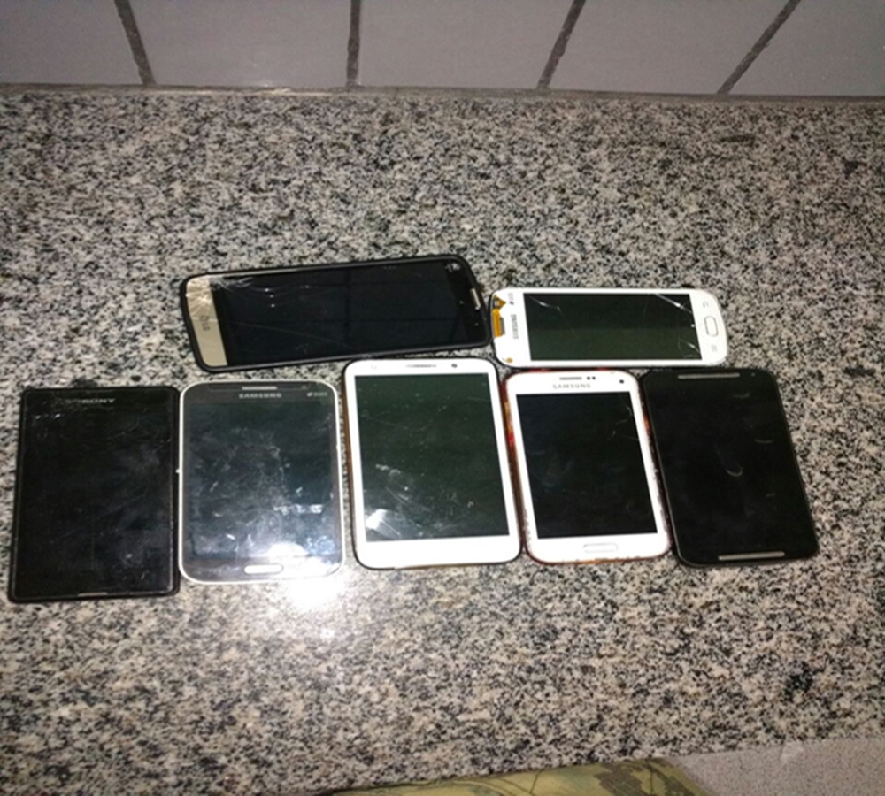 Seis celulares foram recuperados