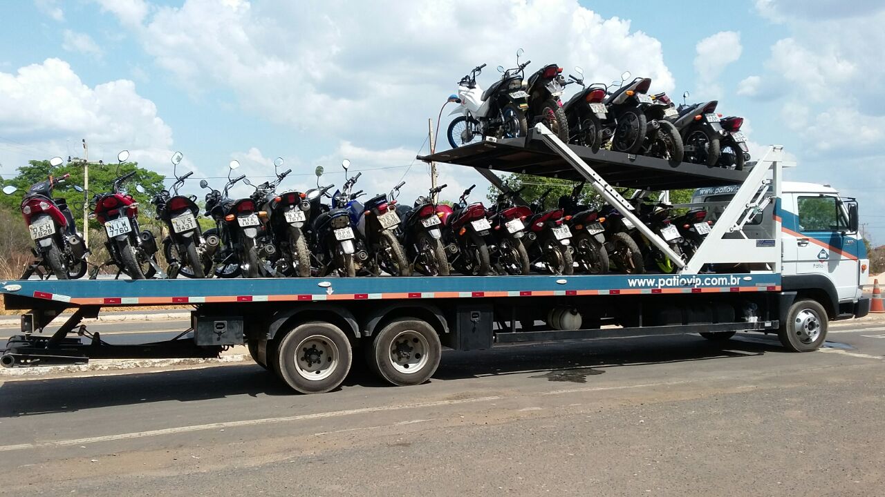 PRF apreende 67 motocicletas durante fiscalização em Teresina
