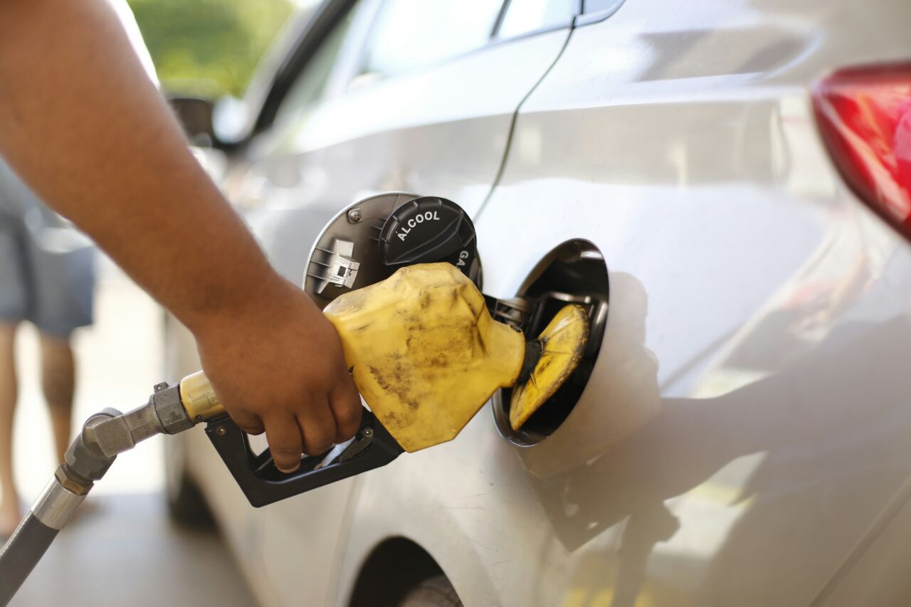 Abastecer com gasolina está cada vez mais caro