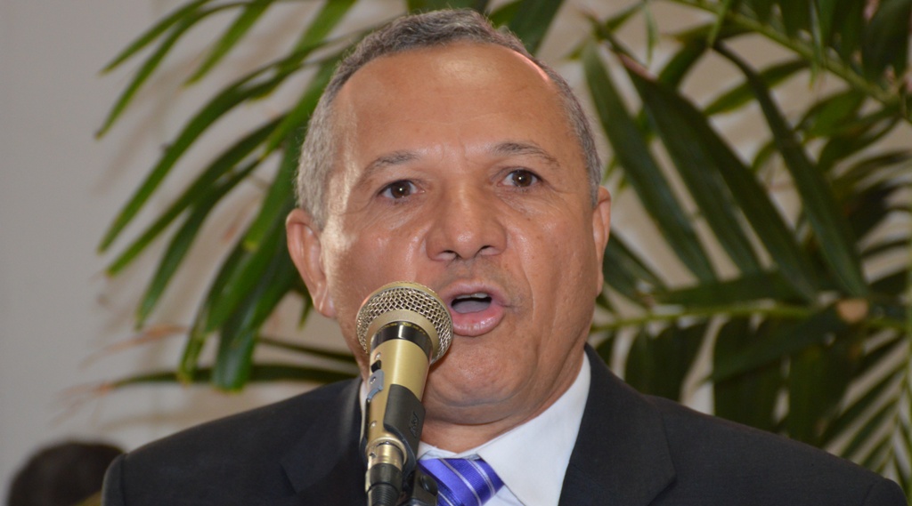 Vice-prefeito Edilson Carvalho faz discurso de candidato