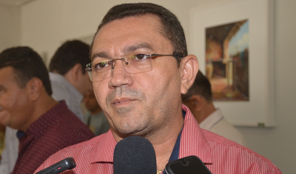 Prefeito de Picos é acusado de abuso de poder econômico 