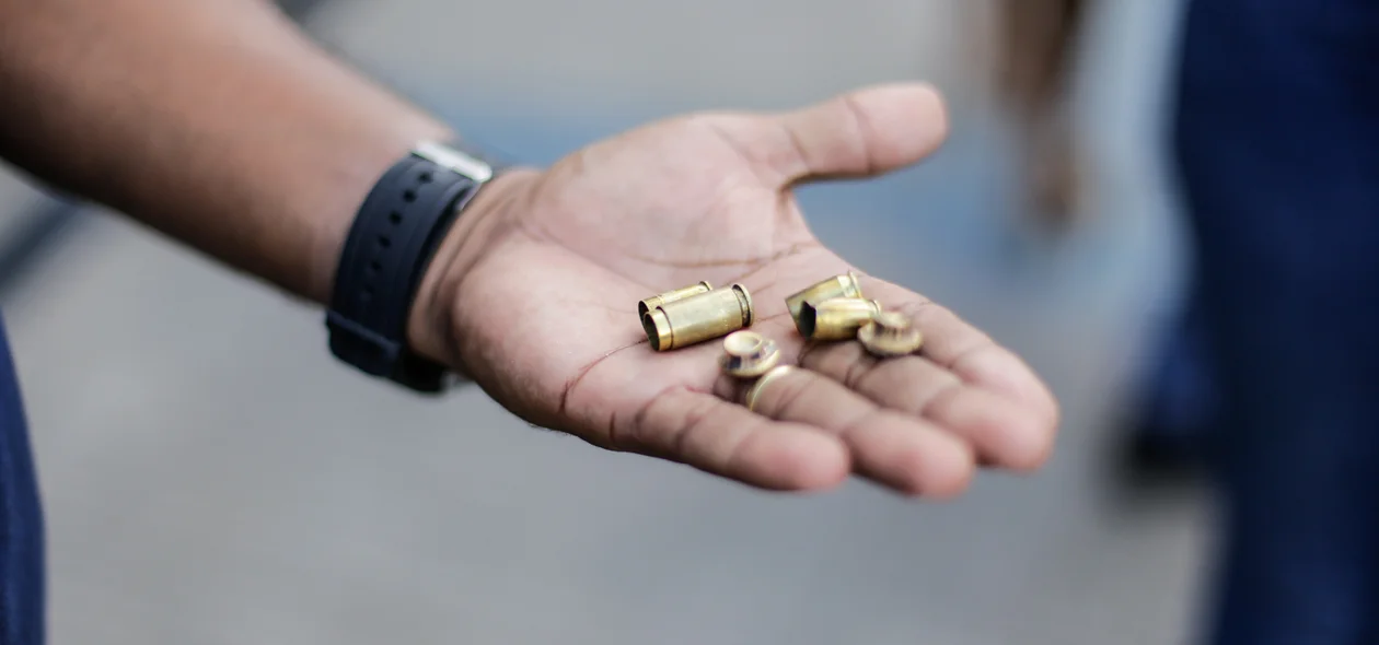 Várias cápsulas de balas são encontradas