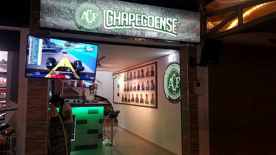 Bar temático em homenagem ao time da Chapecoense em Medelín