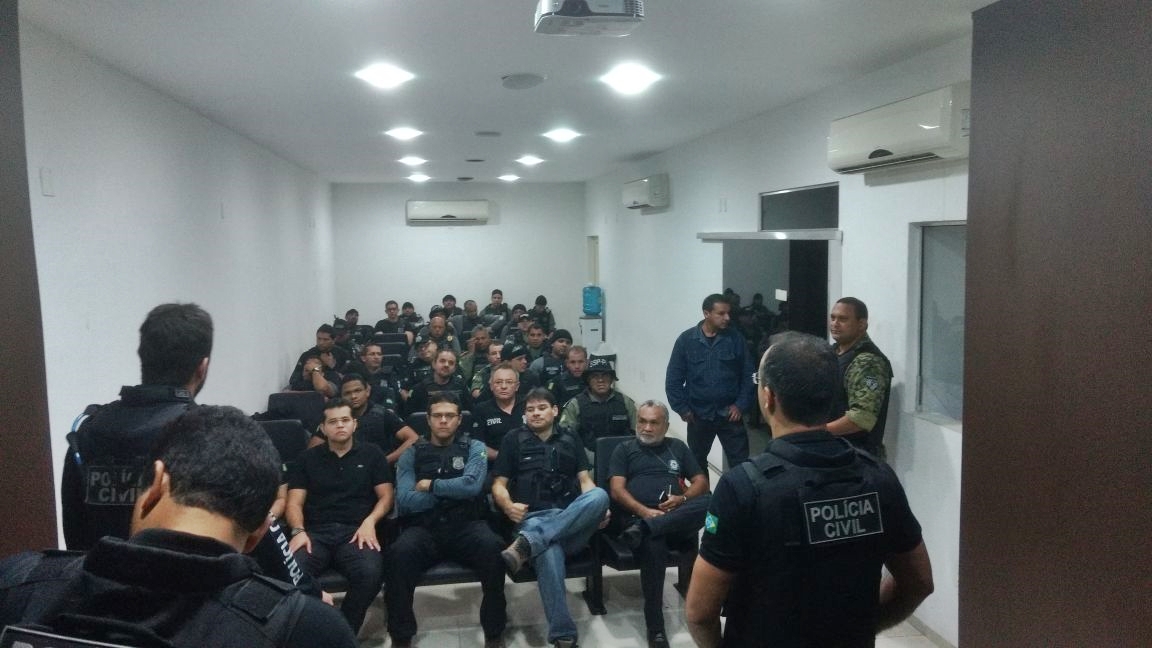 Policiais que participam da operação em José de Freitas
