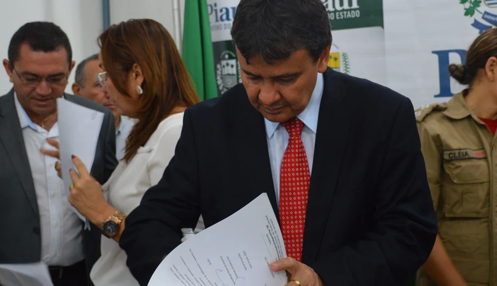Governador assina ordem de serviços para recuperação da estrada Picos a Itainópolis