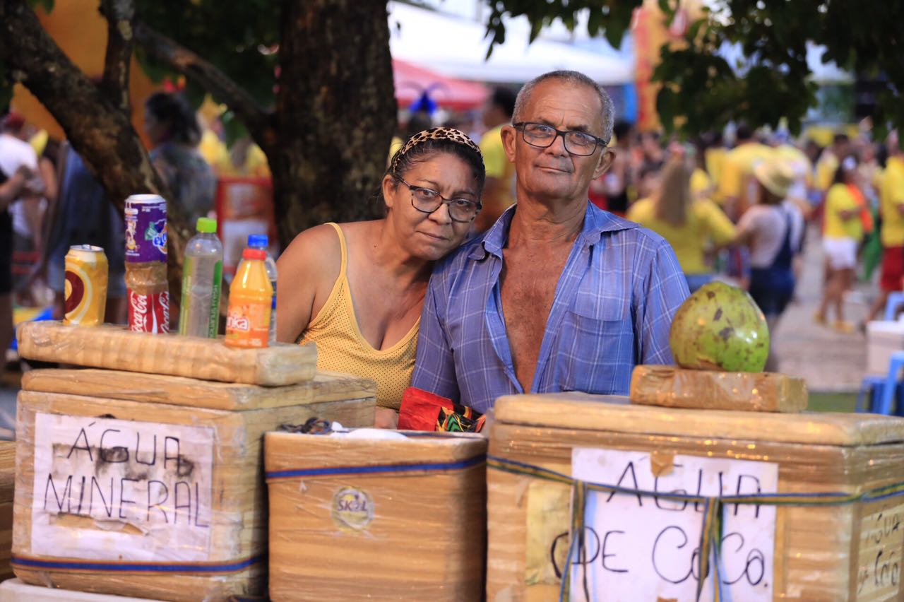 Casal aproveita para adquirir renda extra no Carnaval de Teresina