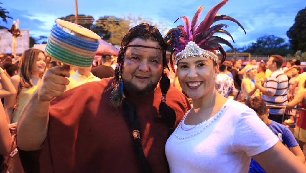 Público do Capote da Madrugada usa a criatividade nas fantasias de Carnaval
