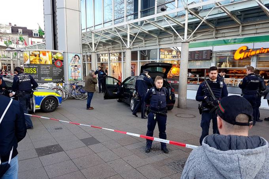 Homem atropela três pessoas na Alemanha