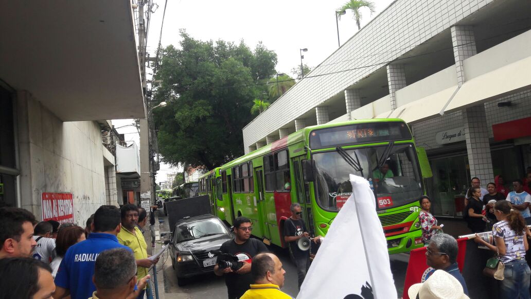 Ônibus parados em manifestação