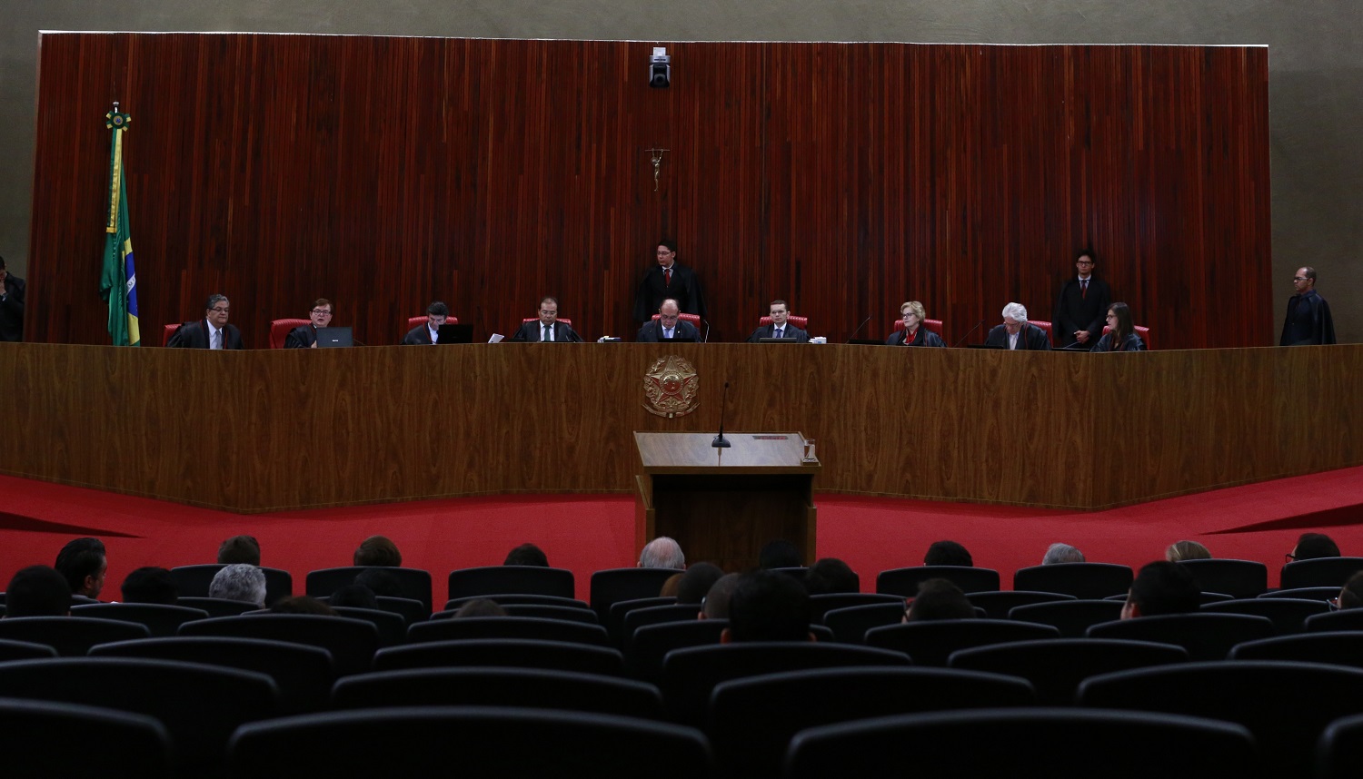 Ministros do TCE adiam julgamento da chapa Dilma-Temer