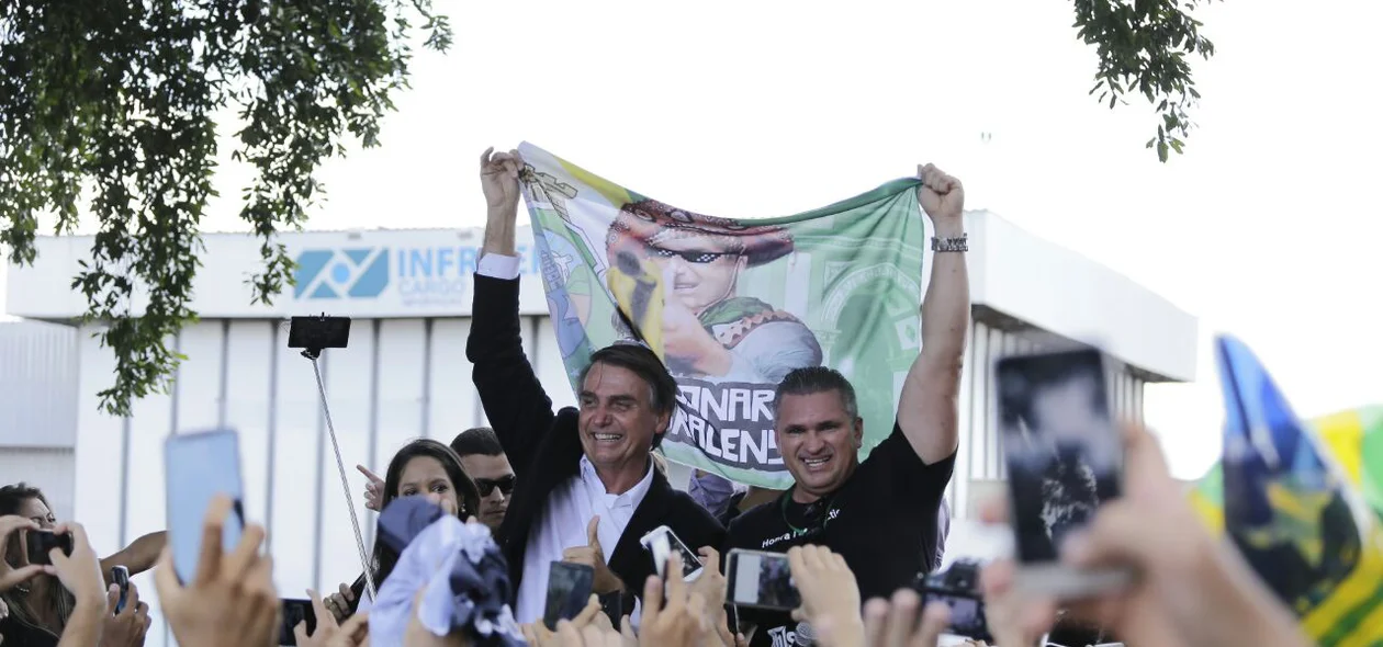 Deputado Jair Bolsonaro desembarca em Teresina