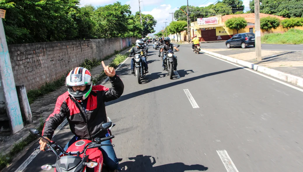 Motociclistas indo para mais uma ação social 