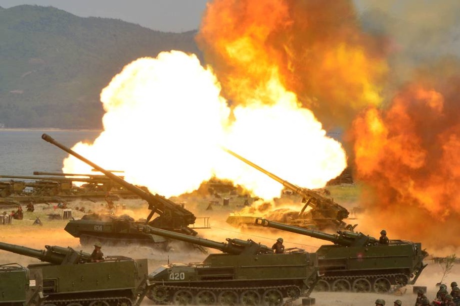 Foto divulgada pela agência de notícias oficial norte-coreana, a KCNA, do exercício militar
