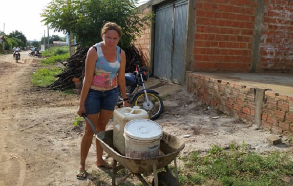 Moradores sofrem sem água no bairro São Luiz