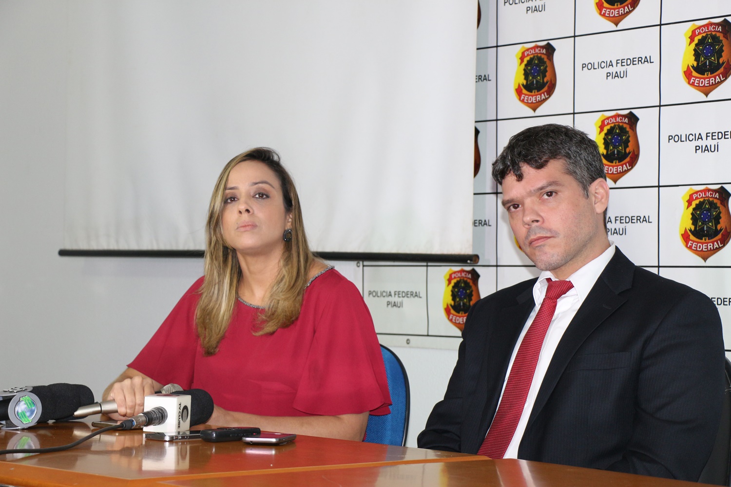 Delegada Larissa Magalhães e delegado Albert Moura