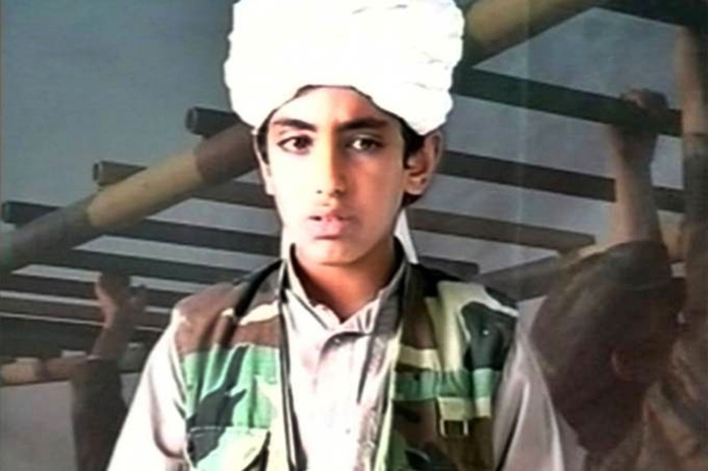 O filho de Osama Bin Laden, Hamza Bin Laden, em vídeo da Al Qaeda quando criança