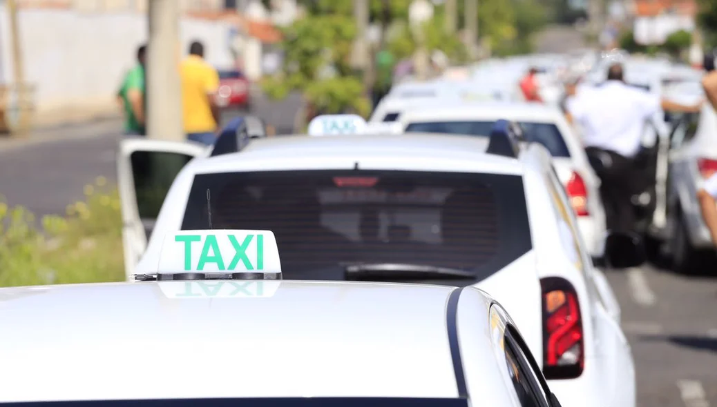 Taxistas tomam as ruas de Teresina