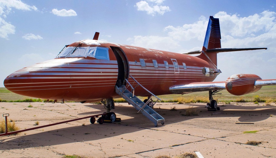 Avião que pertenceu a Elvis Presley é leiloado por R$ 1,4 milhão nos EUA