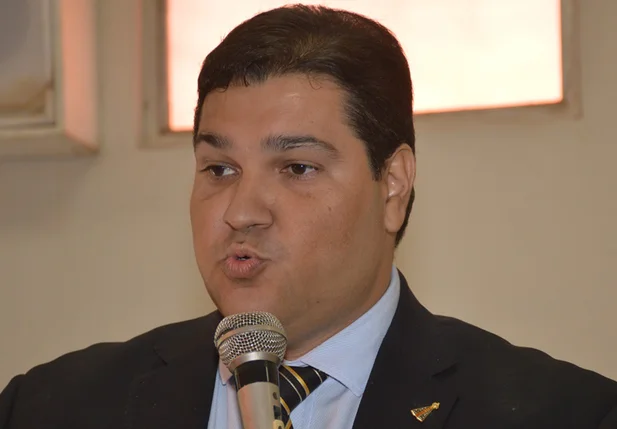 Rinaldinho é destituído de Comissão na Câmara de Picos