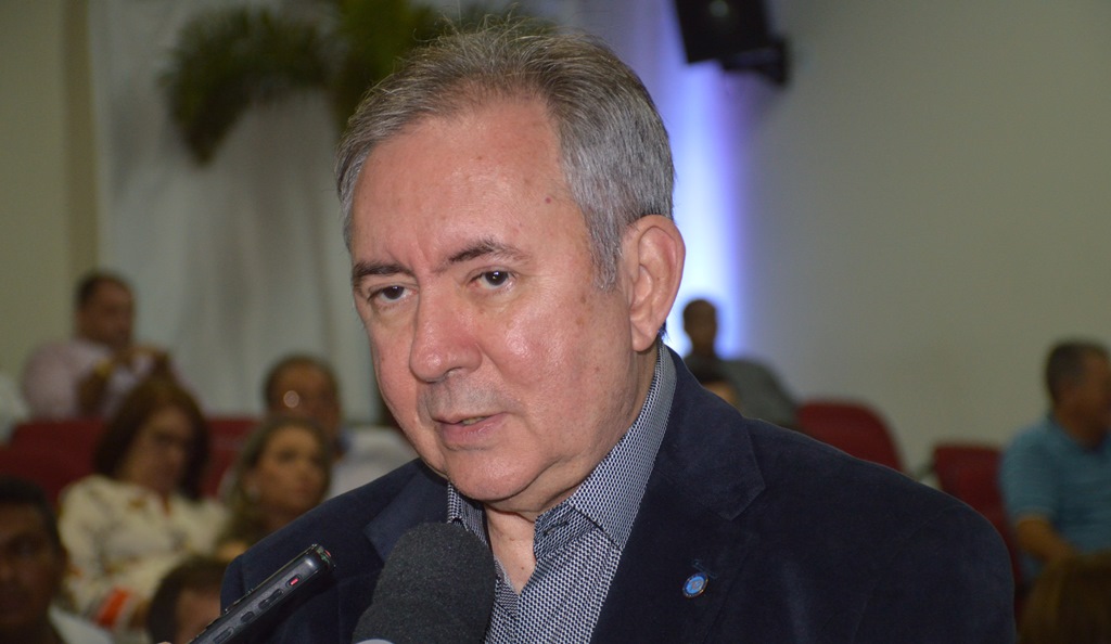 Ex-ministro João Henrique justifica ausência dos peemdebistas
