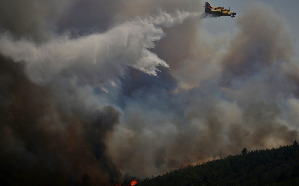 Incêndio florestal na região central de Portugal deixou pelo menos 64 mortos até agora
