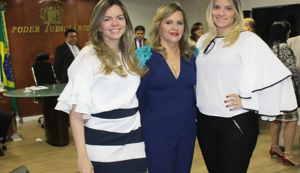 Juíza Lígia Sampaio com as filhas Ana Beatriz e Ana Lígia