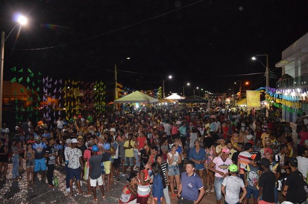 São João em Picos leva multidão à avenida Beira Rio - GP1