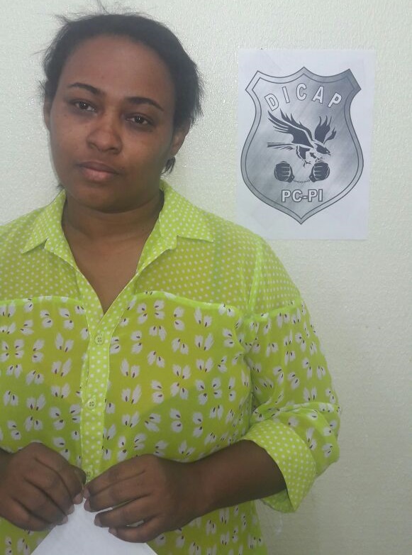 Ester Rodrigues Barbosa foi presa por suspeita de estelionato