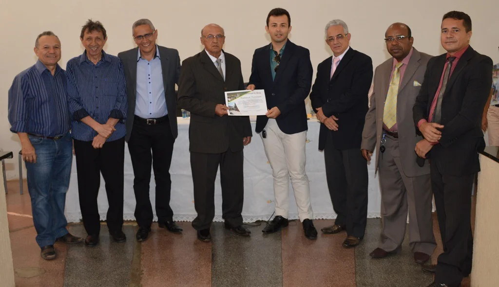 Pastor Luís recebe certificado em comemoração aos 70 anos da Assembleia de Deus em Picos