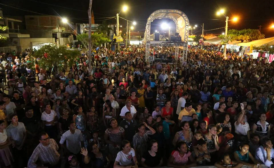 Multidão lota a arena no lançamento do Festival do Peixe em Esperantina