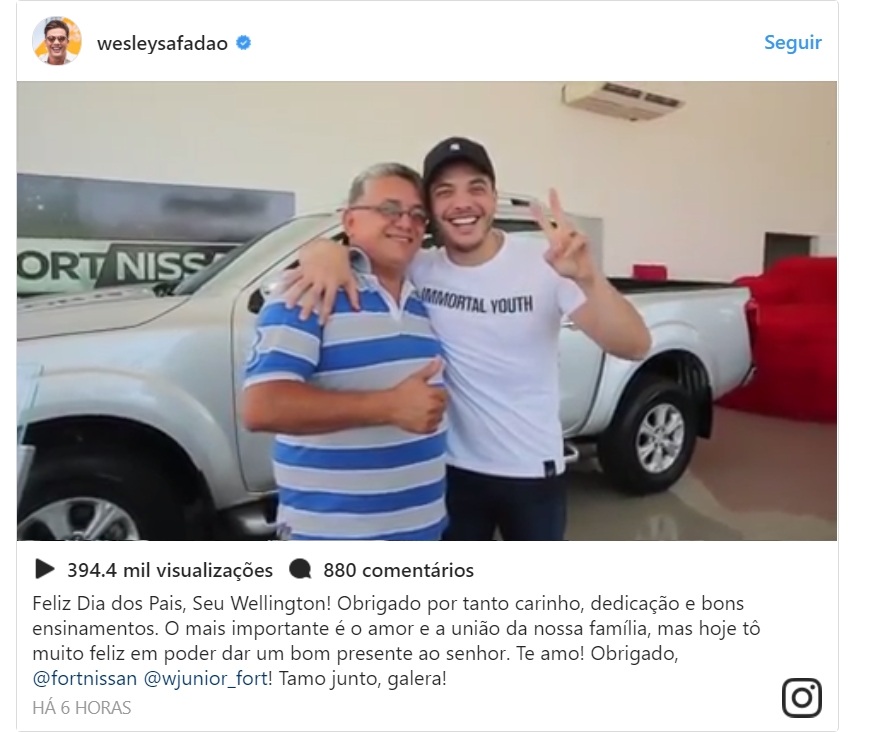 Wesley Safadão dá um carro de presente ao pai