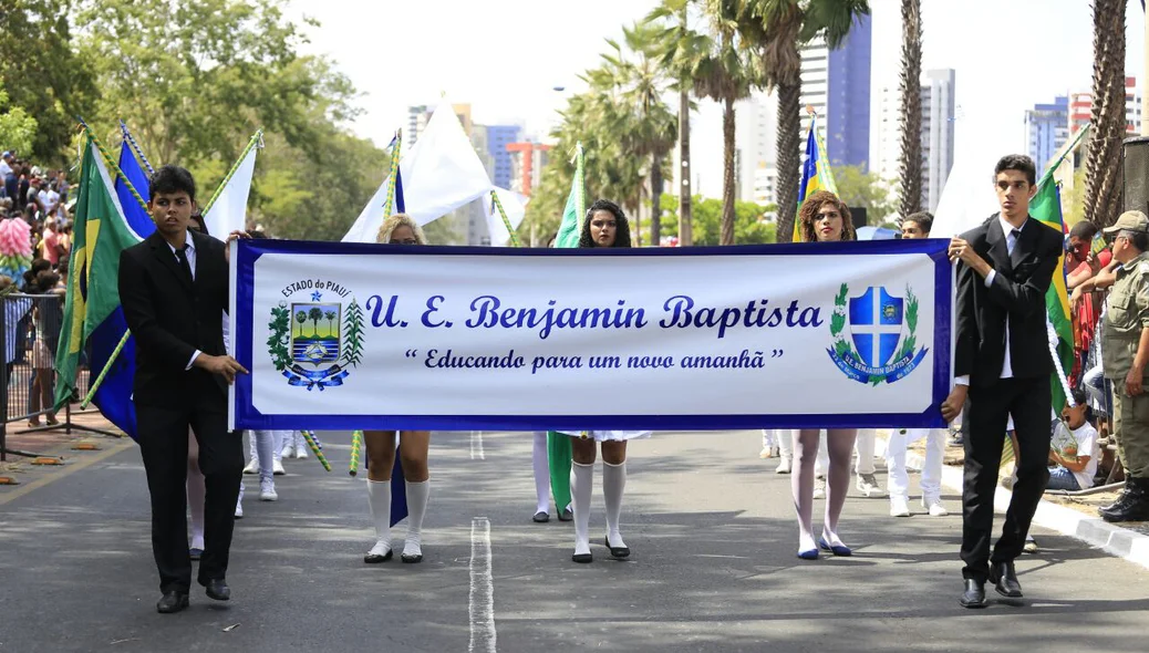 Escola Bejamin Baptista participa do desfile