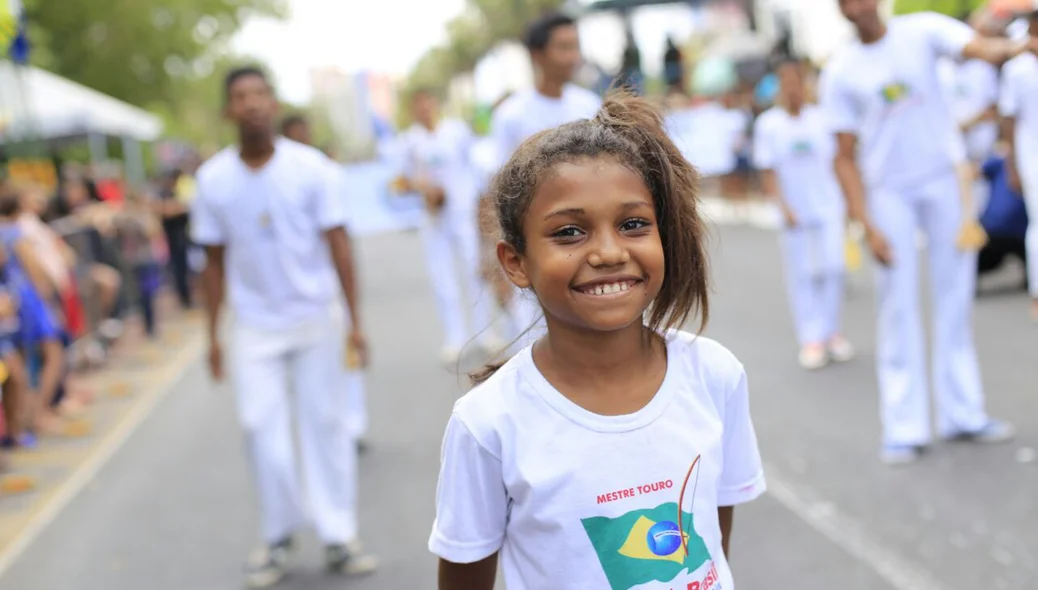 Grupos de capoeira participam do desfile cívico
