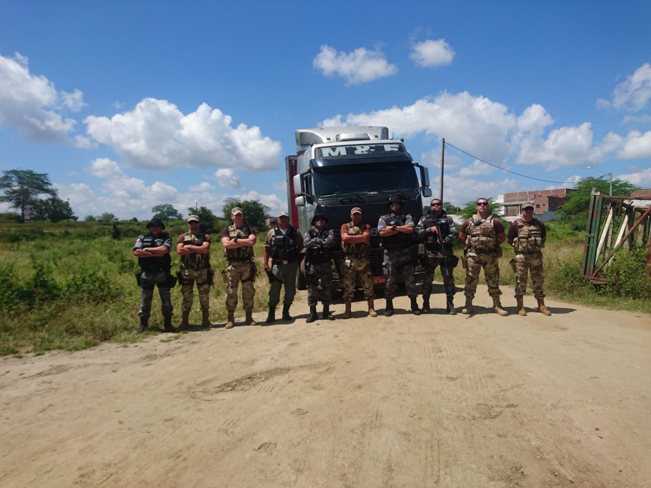 Polícia Militar de Paulistana prende dupla de assaltantes de carga
