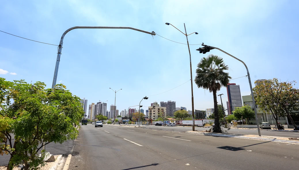 Novo semáforo na avenida João XXIII 