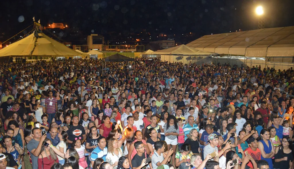 Show  com Gabriel O Pensador reúne multidão em Picos