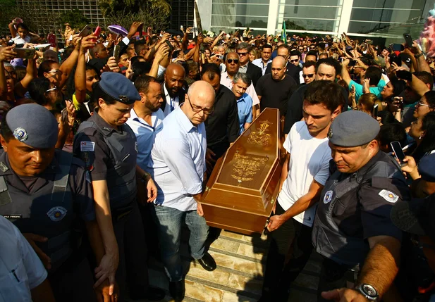 Corpo de Marcelo Rezende é velado e enterrado em São Paulo