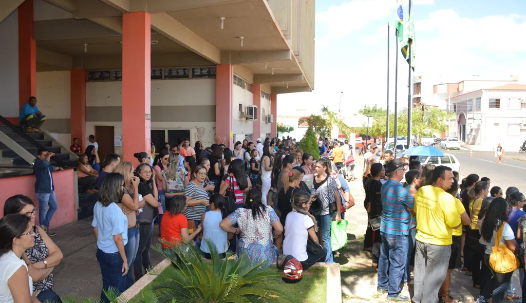 Protesto em frente a Prefeitura de Picos