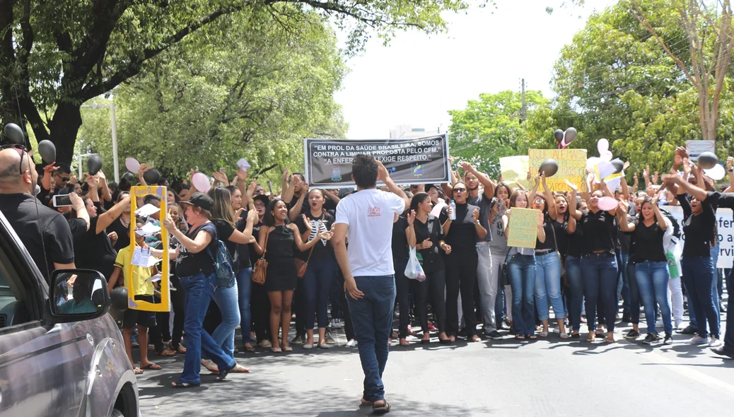 Manifestação acontece na Avenida Frei Serafim