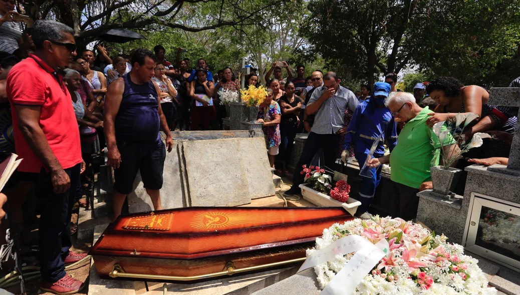 Corpo de Camilla Abreu é sepultado em Teresina