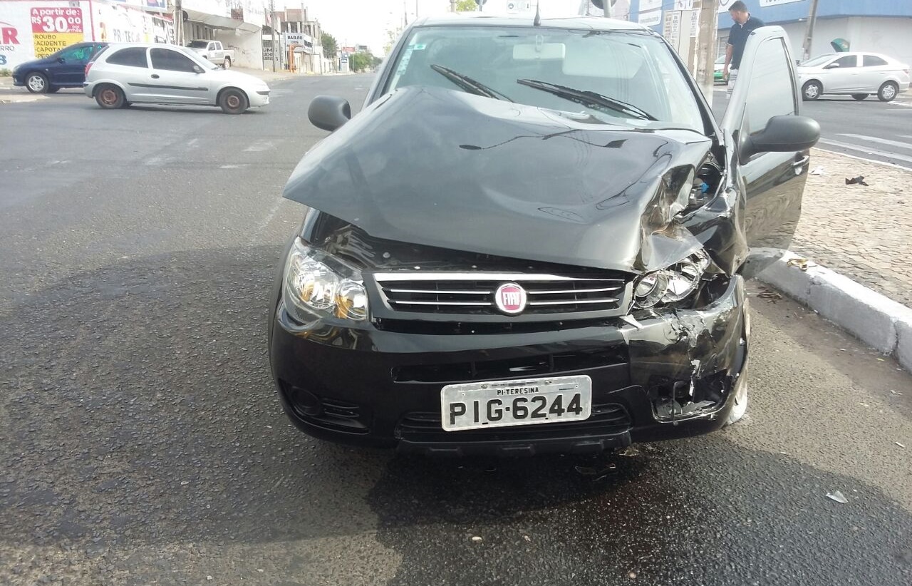 Fiat Pálio envolvido no acidente