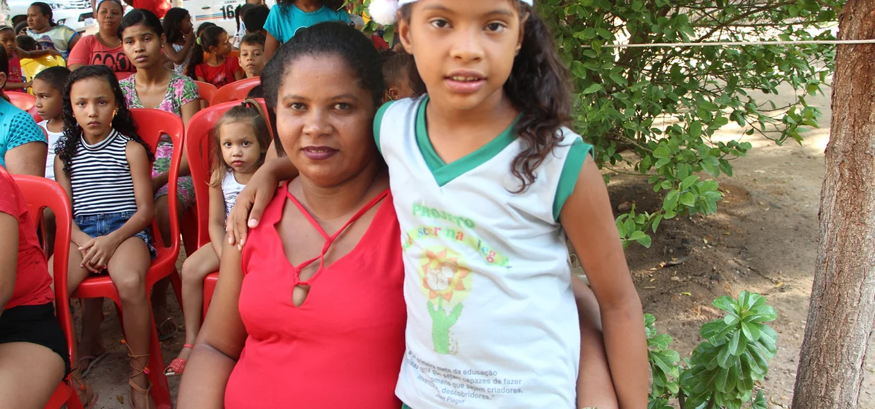 Fundação Viver a Vida com Dignidade promove distribuição de presentes no Angelim