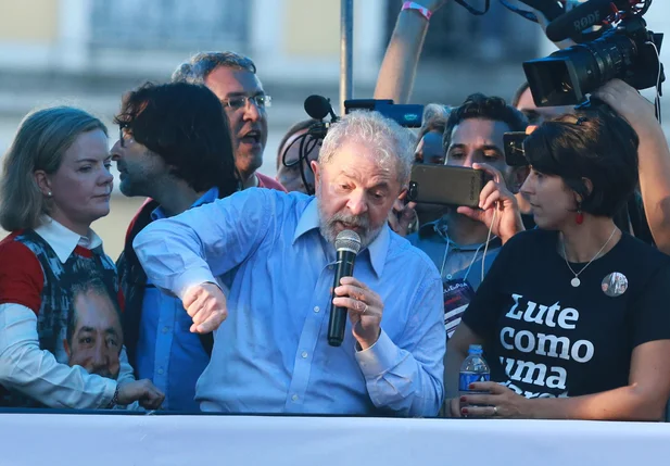 O ex-presidente Luiz Inácio Lula Silva discursa durante ato público 
