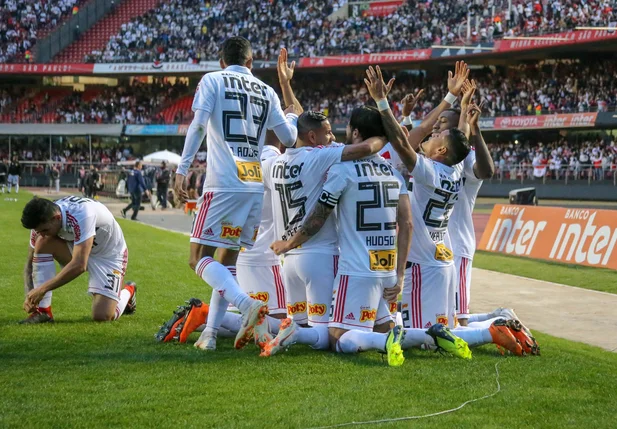São Paulo comemora gol durante partida no Morumbi