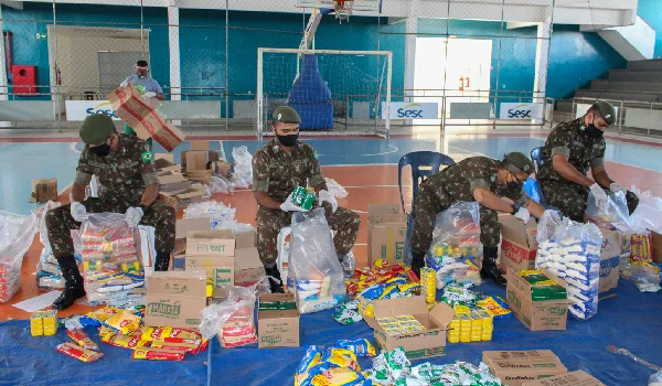 Mesa Brasil Sesc distribui mil cestas de alimentos no Piauí