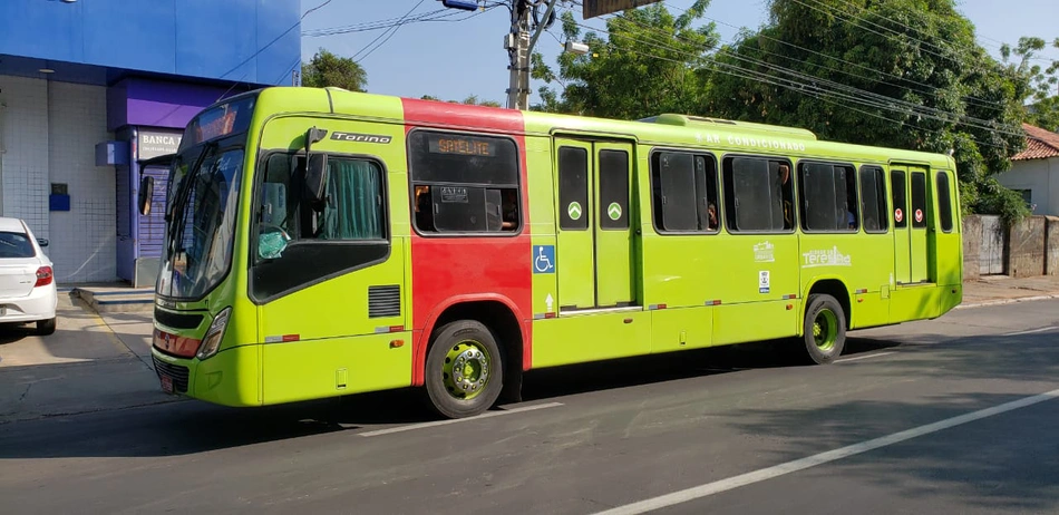 Frota de ônibus é mínima durante greve em Teresina