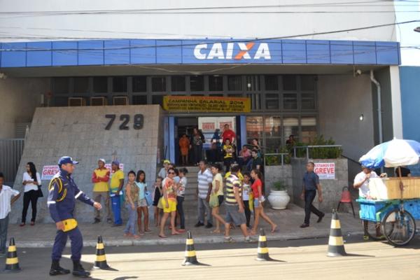Funcionários da agência Centro da Caixa aderiam à greve