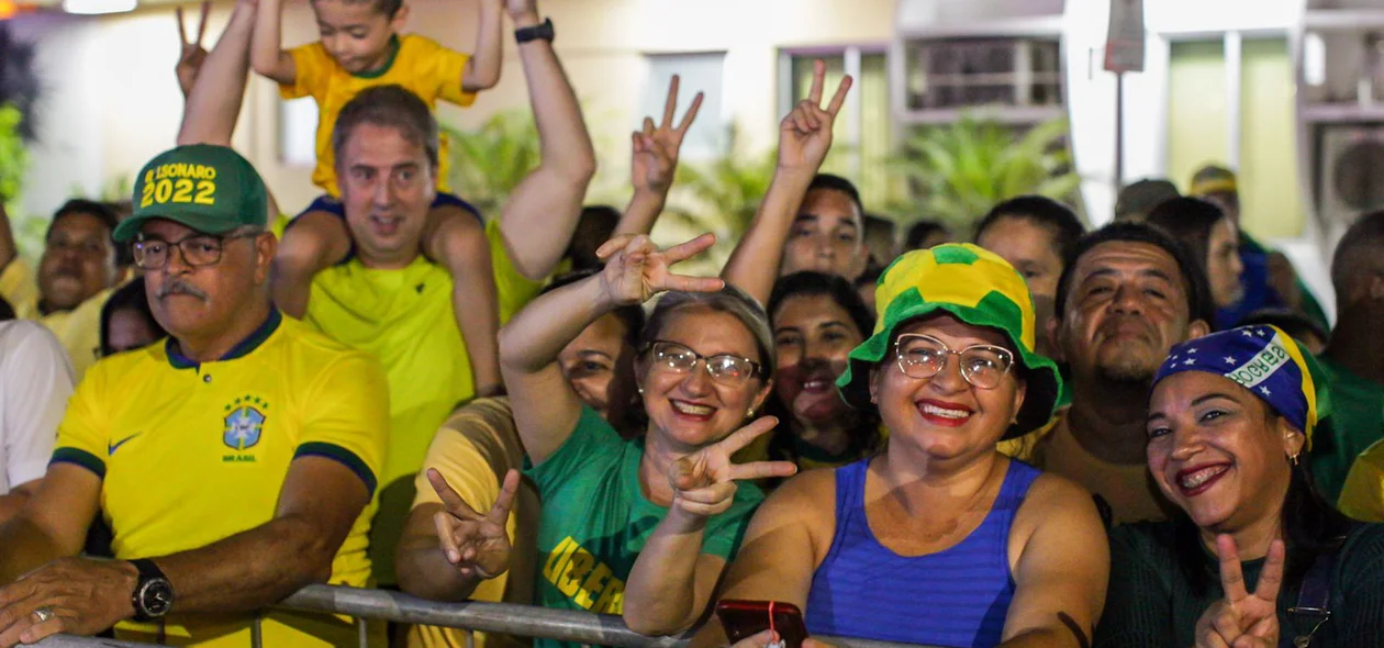 Eleitores de Bolsonaro no aeroporto