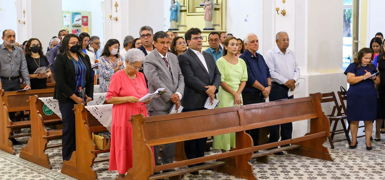Governador eleito Rafael Fonteles compareceu a missa